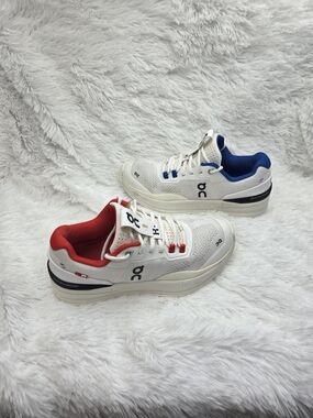 On Running THE ROGER Mismatched Sneakers Women 9.5 Red Blue